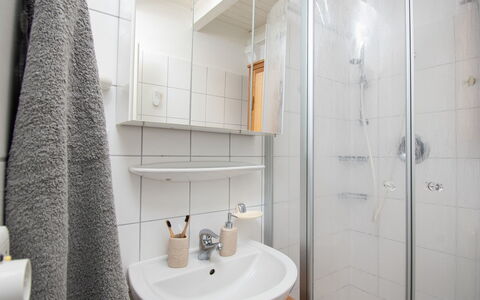Norddeich 765: Plumbing Fixture, Tap, Sink, Mirror, Bathroom Sink, Building, Bathroom, Purple, Interior Design