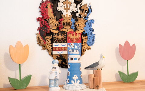 Störtebeker: Plant, Decoration, Art, Font, Tree, Wood, Event, Table
