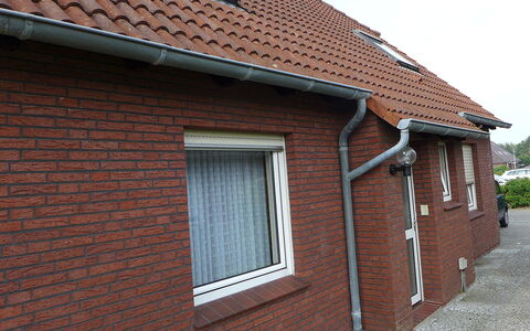 Teetied: Roof, Brickwork, Property, Wall, House, Brick, Home, Window, Building, Real Estate