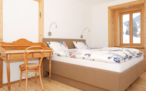 Von Capeller: Furniture, Room, Bed, Bedroom, Property, Floor, Bed Frame, Mattress, Wall, Table