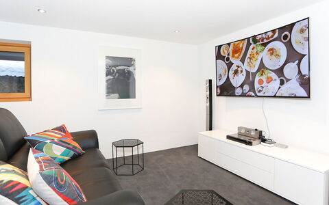 Von Capeller: Picture Frame, Furniture, Property, Wood, Interior Design, Flooring, Floor, Living Room, Comfort, Wall