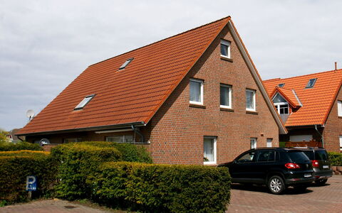 Storchennest: Wheel, Plant, Car, Building, Sky, Window, Vehicle, House