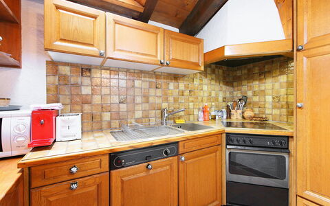 Vitalis: Countertop, Cabinetry, Property, Building, Furniture, Kitchen Appliance, Kitchen, Kitchen Stove, Wood, Drawer