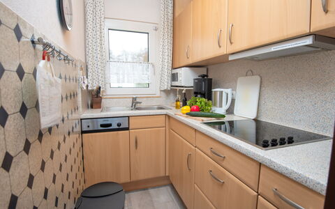 Wind: Cabinetry, Property, Sink, Countertop, Kitchen Sink, Kitchen, Building, Drawer, Interior Design, Flooring