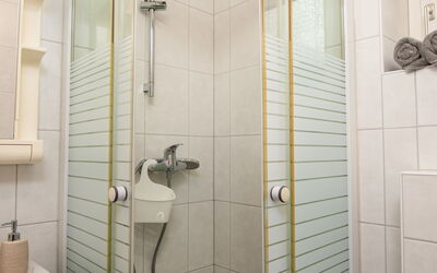 Accommodation:&nbsp;Krebs 740.2