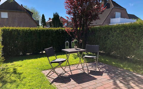 Langeoog: Plant, Sky, Table, Window, Building, Chair, Tree, Outdoor Furniture, Road Surface, Outdoor Table