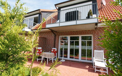 Norddeich 803: Plant, Sky, Furniture, Building, Property, Window, Chair, House, Wood, Cottage