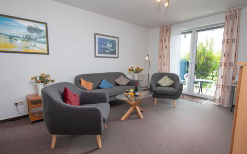 Borkum: Property, Furniture, Couch, Picture Frame, Table, Houseplant, Comfort, Window, Chair, Interior Design