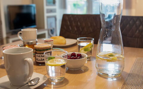 Norddeich 796: Table, Tableware, Food, Drinkware, Dishware, Furniture, Cup, Serveware, Ingredient, Water