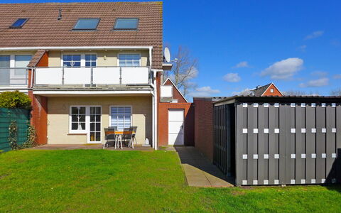 Norddeich 796: Sky, Cloud, Building, Plant, Property, Window, Shade, House, Land Lot, Wood