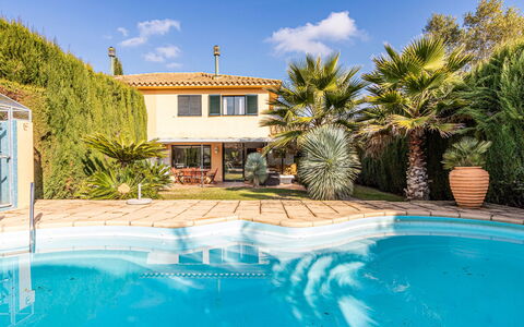 Acacies: Property, House, Swimming Pool, Real Estate, Home, Building, Vacation, Villa, Water, Estate