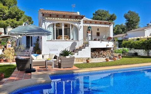 El Sueno de Jeanne-Marie: Water, Plant, Property, Sky, Blue, Building, Window, Azure, Tree, Body Of Water