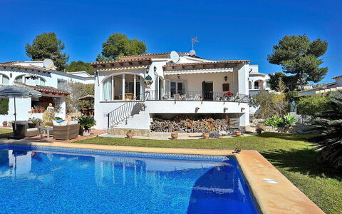 El Sueno de Jeanne-Marie: Water, Plant, Building, Property, Sky, Blue, Azure, Tree, Swimming Pool, Window