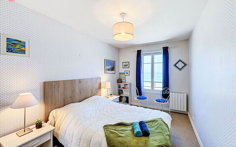 Saint Malo 260: Bed, Furniture, Bedroom, Interior Design, Bedding, Wall, Bed Sheet, Floor, Room, Linens