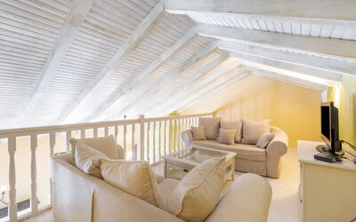 Accommodation:&nbsp;Les Vendanges 500.4