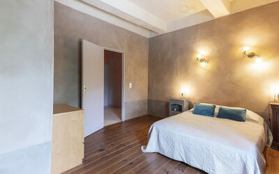 Accommodation:&nbsp;Le Chais 500.1