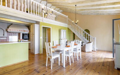 Accommodation:&nbsp;Les Vendanges 500.4