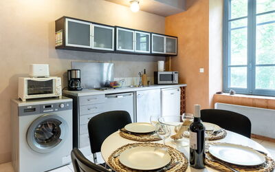 Accommodation:&nbsp;Le Chais 500.1