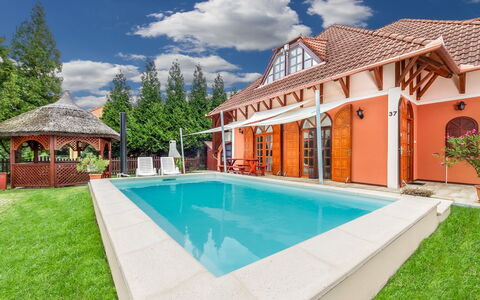 Ruby 2: Cloud, Plant, Water, Property, Building, Sky, Swimming Pool, Azure, Tree, Architecture