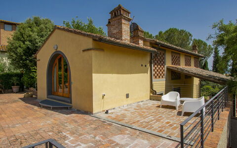 Aurelia: Sky, Plant, Property, Building, Window, Tree, Door, Shade, Land Lot, Wood