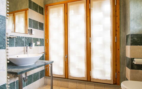 Aurelia: Plumbing Fixture, Property, Building, Bathtub, Bathroom, Tap, Sink, Wood, Interior Design