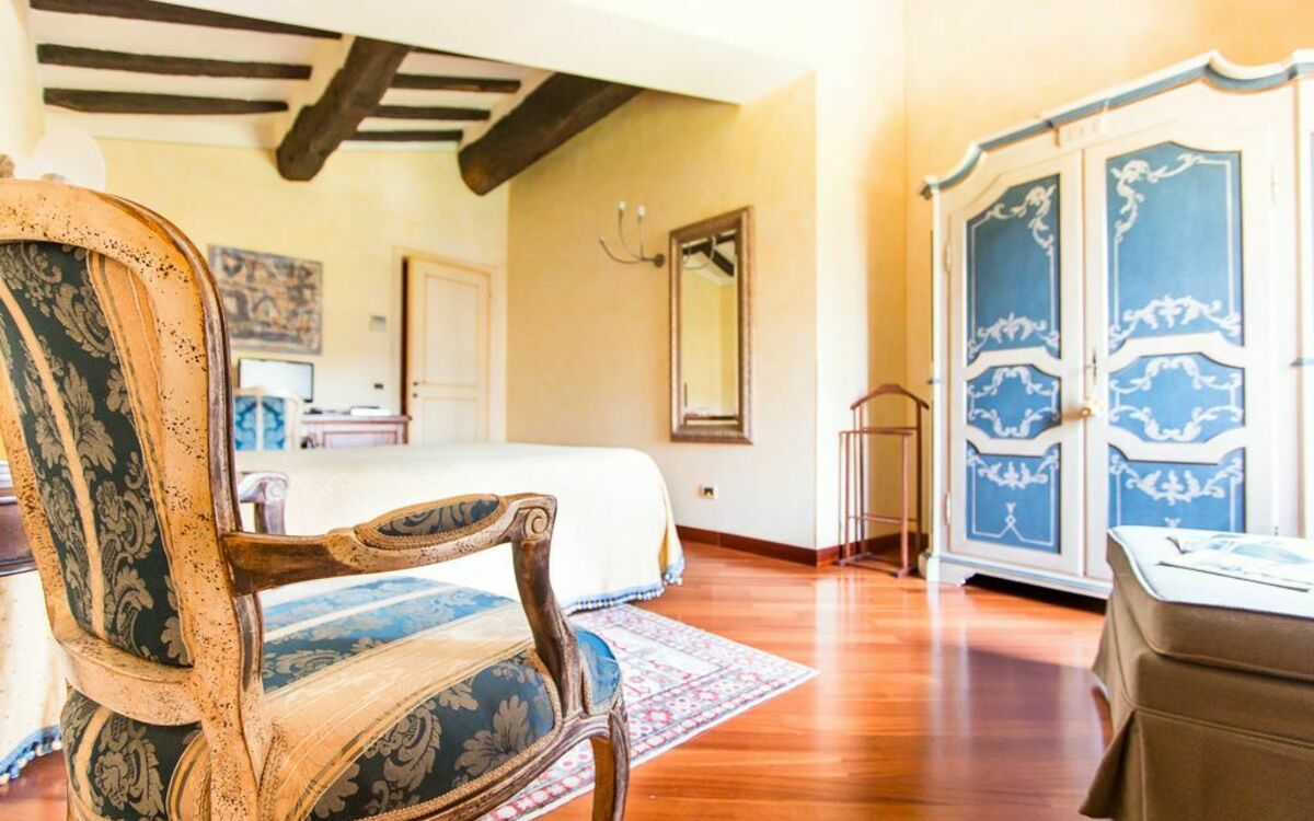 Accommodation:&nbsp;Ginestra