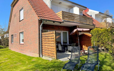 Meeresrauschen: Sky, Property, Building, Plant, Window, House, Land Lot, Tree, Wood, Grass