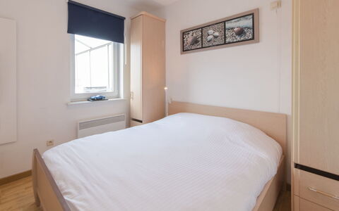 Wilde Zee with Terrace: Property, Furniture, Window, Comfort, Building, Wood, Cabinetry, Interior Design, Bed Frame