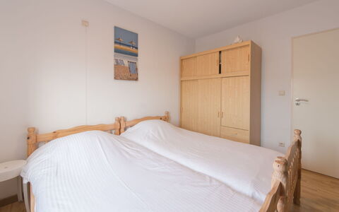 Wilde Zee with Terrace: Furniture, Property, Comfort, Building, Wood, Bed, Shade, Bed Frame, Floor