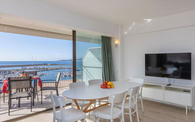 Jaume Ii 155.2: Furniture, Comfort, Wood, Bed, Lighting, Shade, Window, Floor, Flooring