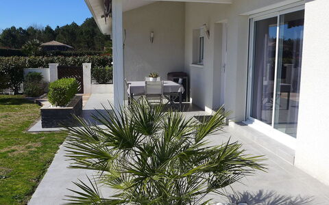 Sainte Marie: Plant, Daytime, Property, Interior Design, Shade, Architecture, Building, Wall, Urban Design, Grass