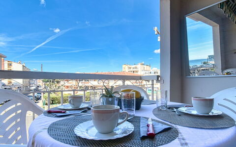 Saint-Raphaël 161: Table, Tableware, Sky, Furniture, Daytime, Property, Light, Dishware, Blue, Azure