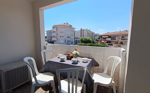 Accommodation:&nbsp;Le Vieux Port 161.2