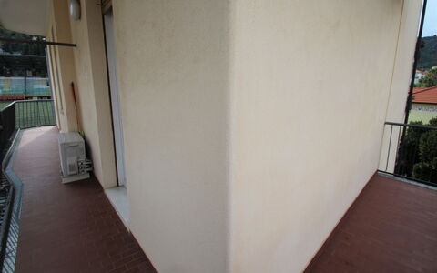 Sant'Antonio: Wood, Flooring, Floor, Composite Material, Hardwood, Building, Shade, Plant, Wood Stain