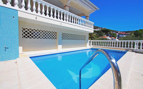 Bilbao: Property, Sky, Building, Swimming Pool, Water, Azure, Shade, Outdoor Furniture, Rectangle, Fence