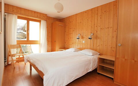 Ovronnaz 505: Furniture, Building, Property, Comfort, Bed Frame, Wood, Shade, Orange, Interior Design, Bed