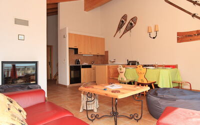 Fénestral 301 505.3: Furniture, Property, Couch, Table, Wood, Interior Design, Comfort, Orange, Living Room, House
