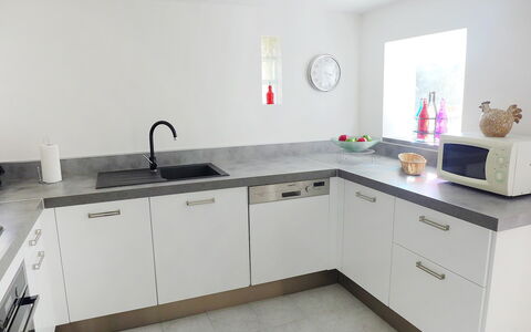 Le Mas Line: Tap, Kitchen Sink, Cabinetry, Sink, Property, Countertop, Furniture, Plumbing Fixture, Kitchen, Interior Design