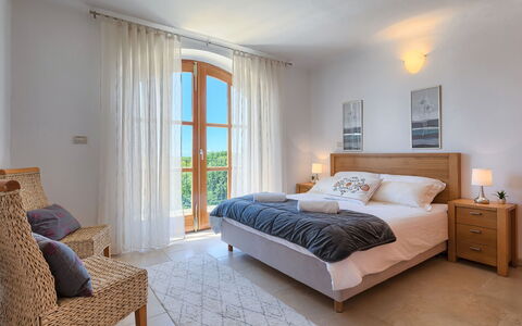 Buje 200: Bedroom, Furniture, Bed, Room, Property, Interior Design, Bed Sheet, Bed Frame, Mattress, Floor