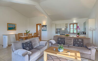 Accommodation:&nbsp;Veronica 200.3