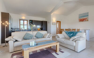 Accommodation:&nbsp;Nini 200.1