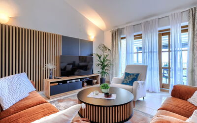 Diana 200.2: Furniture, Interior Design, Flooring, Wall, Couch, Floor, Wood, Ceiling, Room, Living Room