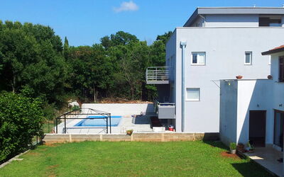 Pula Banjole 103: Water, Property, Window, Swimming Pool, Building, Plant, Azure, Shade, Tree, Architecture
