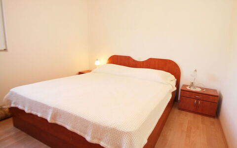 Ratimir: Furniture, Comfort, Wood, Bed, Floor, Flooring, Shade, Hardwood, Wood Stain