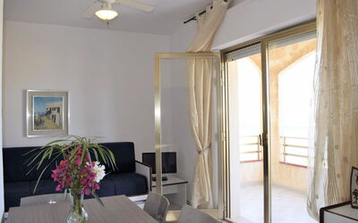 Papiro 100.6: Flower, Table, Furniture, Plant, Building, Chair, Lighting, Interior Design, Shade, Living Room
