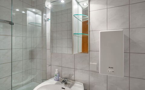 Top 18: Mirror, Tap, Plumbing Fixture, Sink, Bathroom Sink, Bathroom, Interior Design, Building, Plumbing