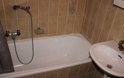 Sainte-Croix 140: Brown, Bathtub, Plumbing Fixture, Tap, Property, Sink, Bathroom, Interior Design