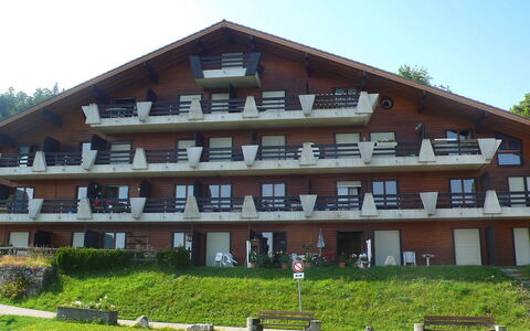Eridan: Sky, Building, Plant, Property, Window, Architecture, Land Lot, Grass, Facade, Wood