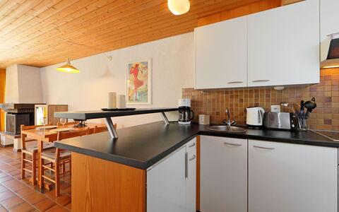 Les Beluardes Bl. 151 2: Cabinetry, Furniture, Countertop, Kitchen Appliance, Wood, Kitchen, Kitchen Stove, Table, Building, Orange