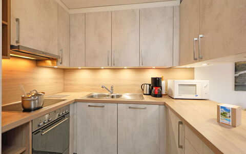 Anémone 2 16: Kitchen Sink, Cabinetry, Tap, Property, Countertop, Sink, Kitchen Stove, Building, Kitchen, Wood